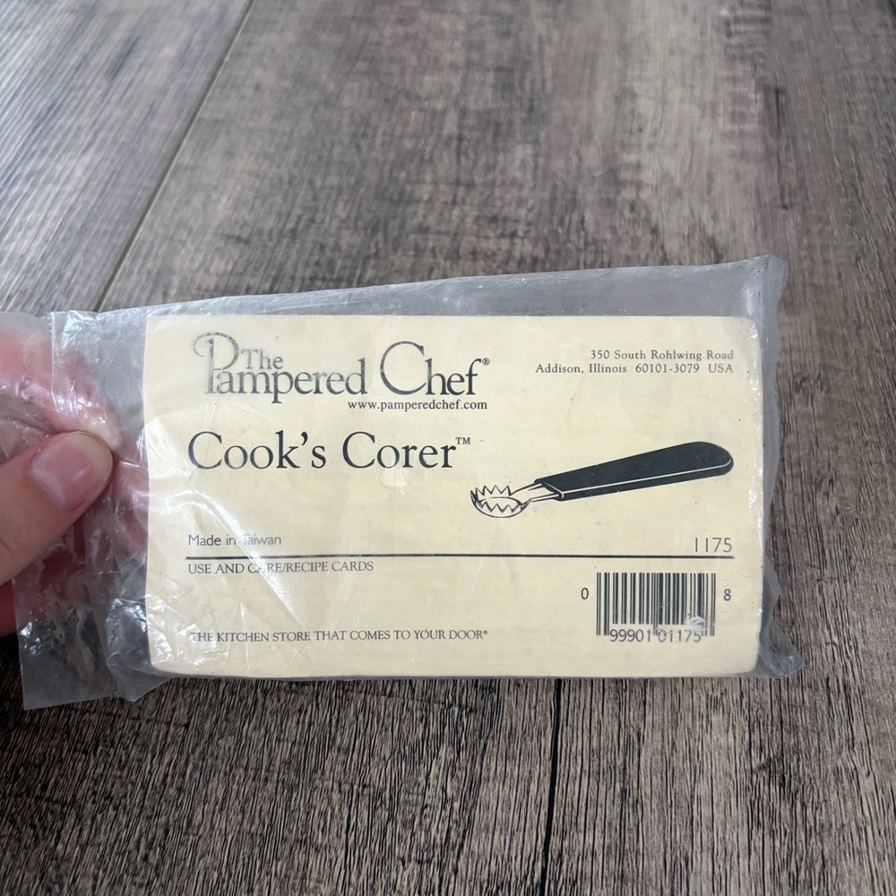 Pampered Chef Cook’s Corer - Picture 2 of 2